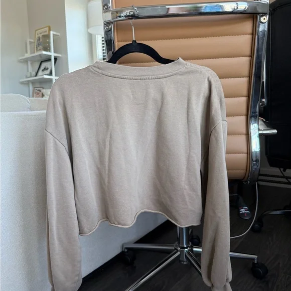 H&M Brown Women’s Cropped Sweatshirt - Picture 2 of 2